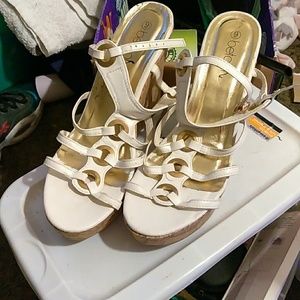 White Wedges